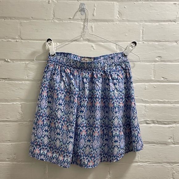 Hollister Patterned Skirt (NWT!) - Picture 3 of 5